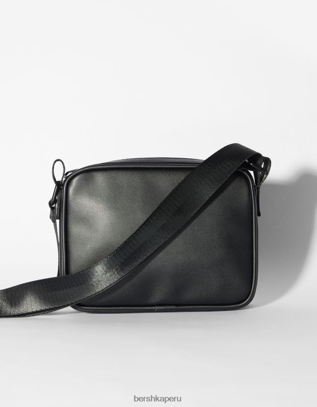 negro Bershka hombres bolso bandolera con diseño de cuadros 806J6B3593