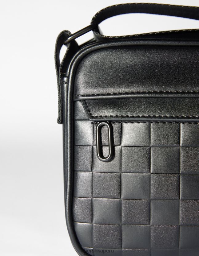 negro Bershka hombres bolso bandolera con diseño de cuadros 806J6B3593