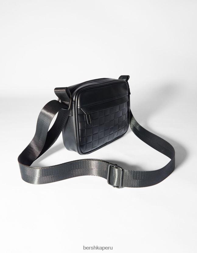 negro Bershka hombres bolso bandolera con diseño de cuadros 806J6B3593