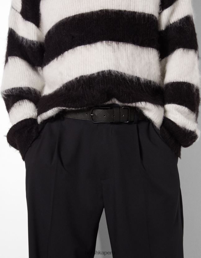 negro Bershka hombres cinturón de piel sintética en relieve 806J6B3637