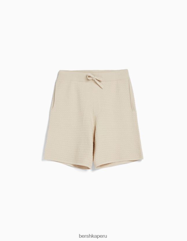 crema Bershka hombres conjunto de camisa de punto texturizado y bermudas 806J6B3440