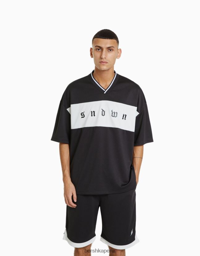 gris Bershka hombres conjunto de camiseta de rejilla y bermudas 806J6B3410