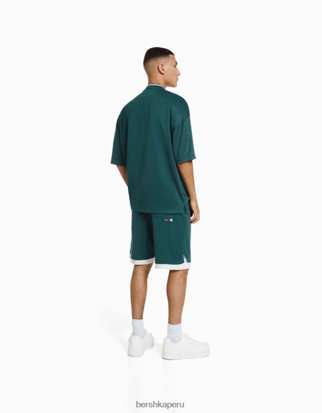 verde Bershka hombres conjunto de camiseta de rejilla y bermudas 806J6B3409