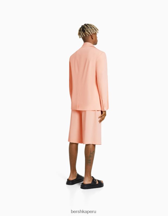rosa Bershka hombres conjunto de blazer y bermudas de sastre 806J6B3022