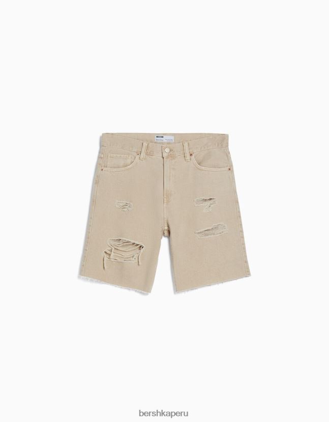 beige Bershka hombres bermudas de mezclilla con rotos de colores 806J6B3310