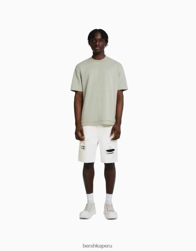 blanco Bershka hombres bermudas de mezclilla rota con salpicaduras de pintura 806J6B3333