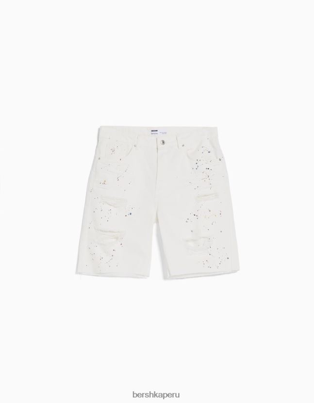 blanco Bershka hombres bermudas de mezclilla rota con salpicaduras de pintura 806J6B3333