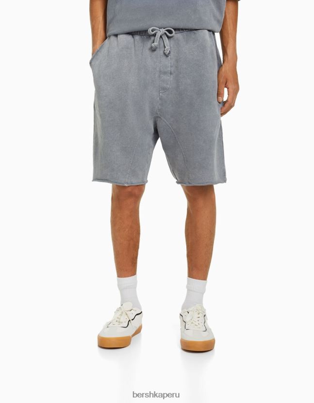 gris Bershka hombres bermudas felpa descolorida 806J6B3362