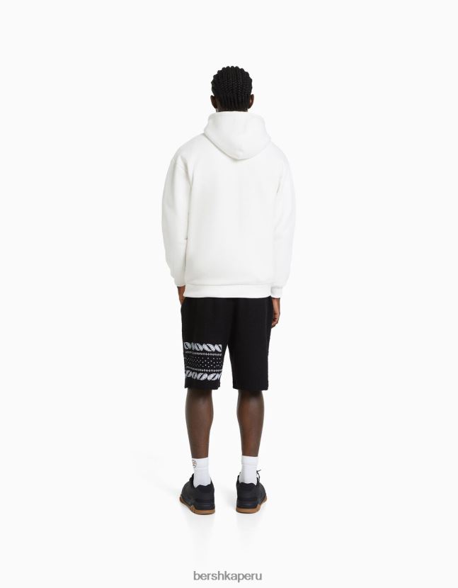 negro Bershka hombres Bermudas texturizadas con estampado de cachemira 806J6B3297