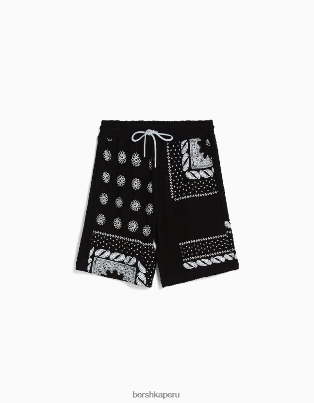 negro Bershka hombres Bermudas texturizadas con estampado de cachemira 806J6B3297