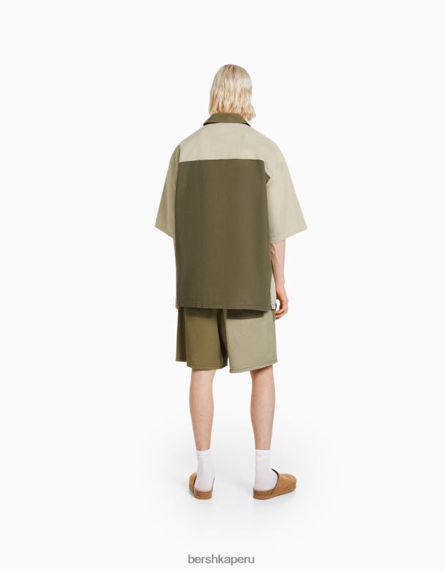 verde Bershka hombres bermudas de carpintero de mezclilla con bloques de color 806J6B3300