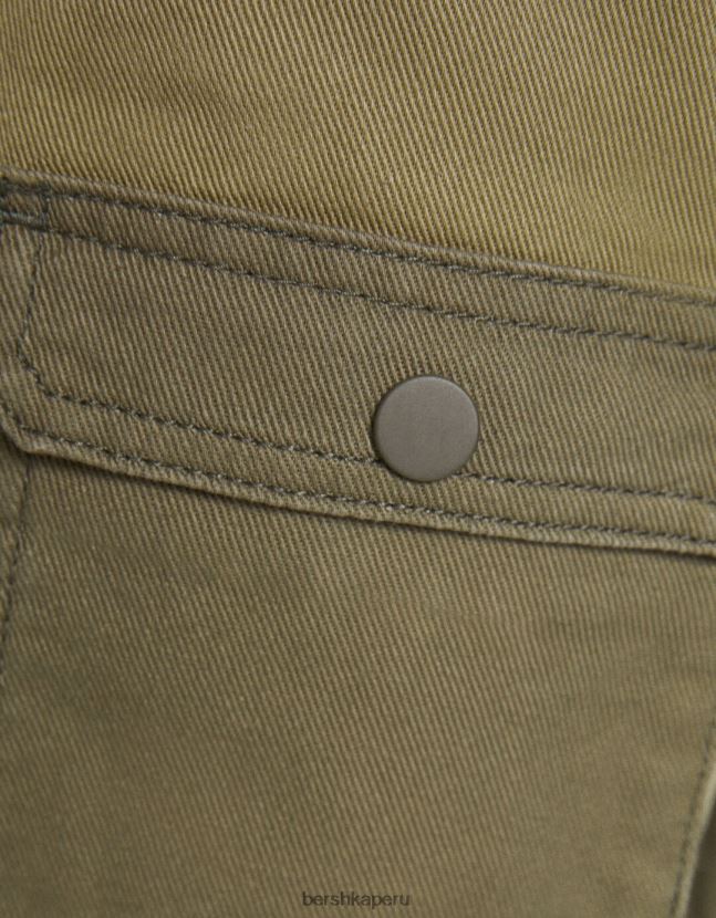 verde Bershka hombres bermudas de carpintero de mezclilla con bloques de color 806J6B3300