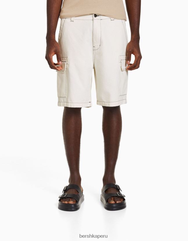arena Bershka hombres bermudas cargo con hilos en contraste 806J6B3285