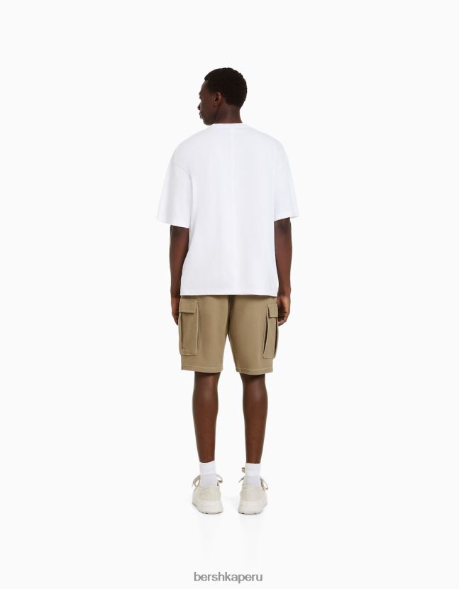 camello Bershka hombres Bermudas cargo de sarga con hilo en contraste 806J6B3292