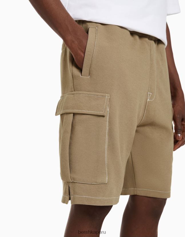 camello Bershka hombres Bermudas cargo de sarga con hilo en contraste 806J6B3292
