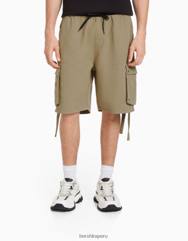 camello Bershka hombres bermudas cargo de algodón con tirantes 806J6B3284