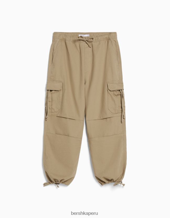 camello Bershka hombres joggers de algodón con bordado 806J6B3293