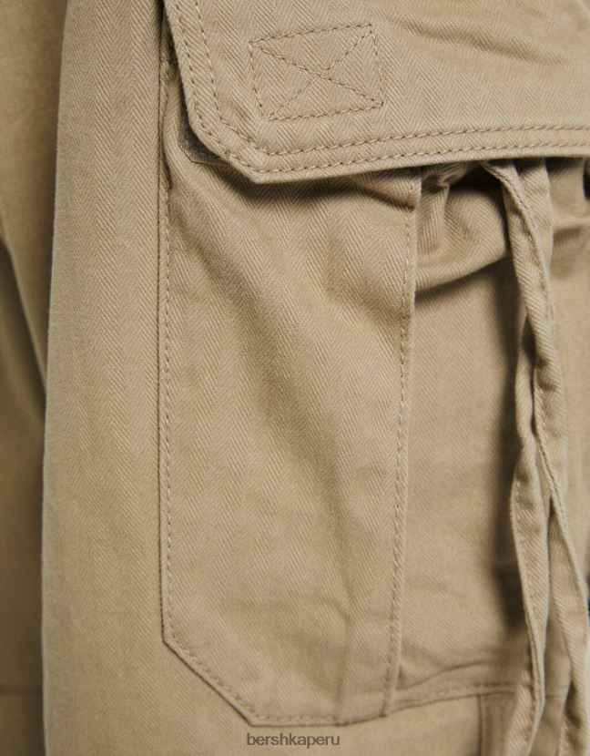 camello Bershka hombres joggers de algodón con bordado 806J6B3293