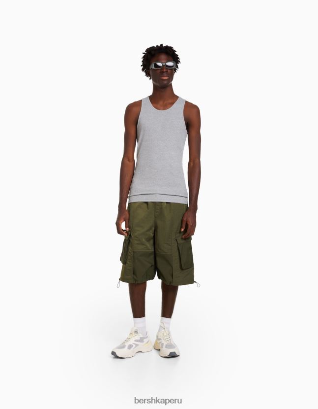 caqui Bershka hombres bermudas cargo tipo paracaídas de nailon 806J6B3282