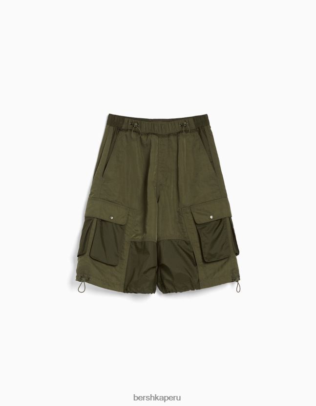 caqui Bershka hombres bermudas cargo tipo paracaídas de nailon 806J6B3282