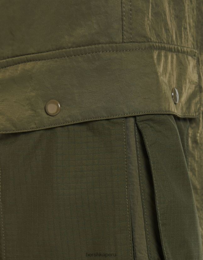 caqui Bershka hombres bermudas cargo tipo paracaídas de nailon 806J6B3282