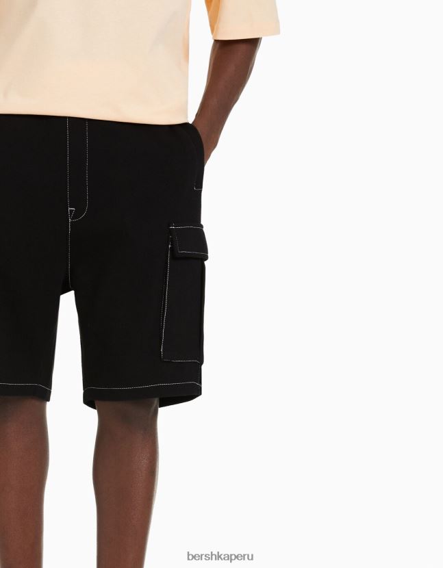 negro Bershka hombres Bermudas cargo de sarga con hilo en contraste 806J6B3291