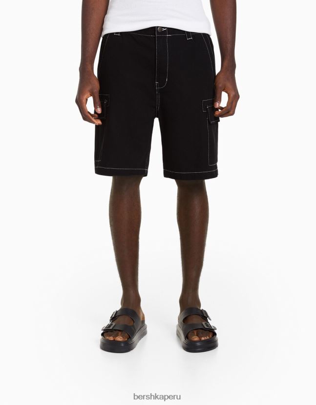 negro Bershka hombres bermudas cargo con hilos en contraste 806J6B3286