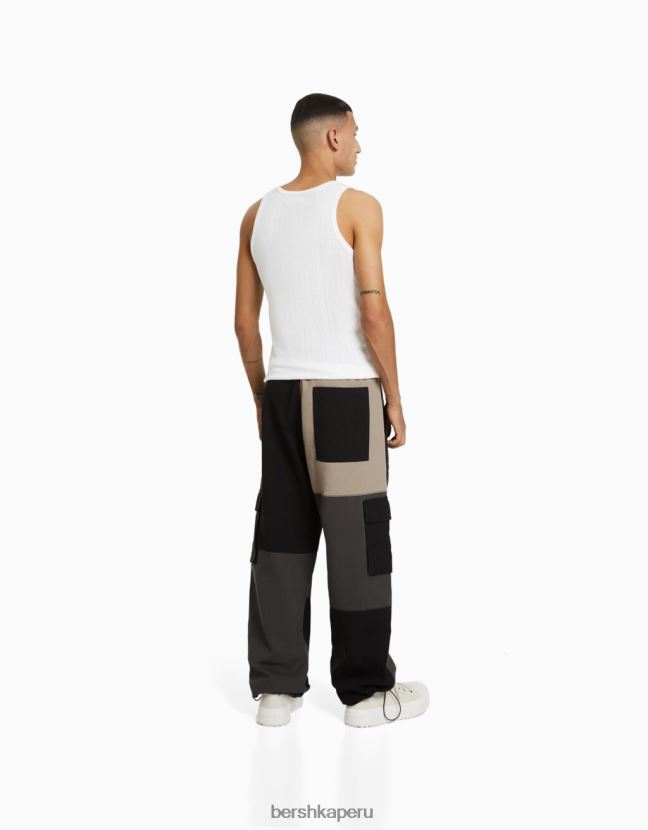negro Bershka hombres pantalones de chándal cargo con diseño colour block 806J6B3277