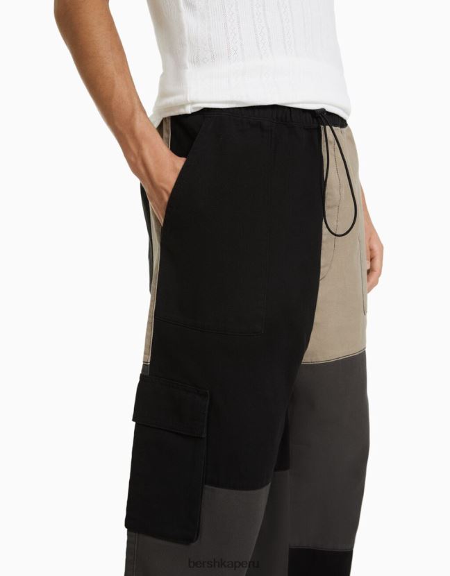 negro Bershka hombres pantalones de chándal cargo con diseño colour block 806J6B3277