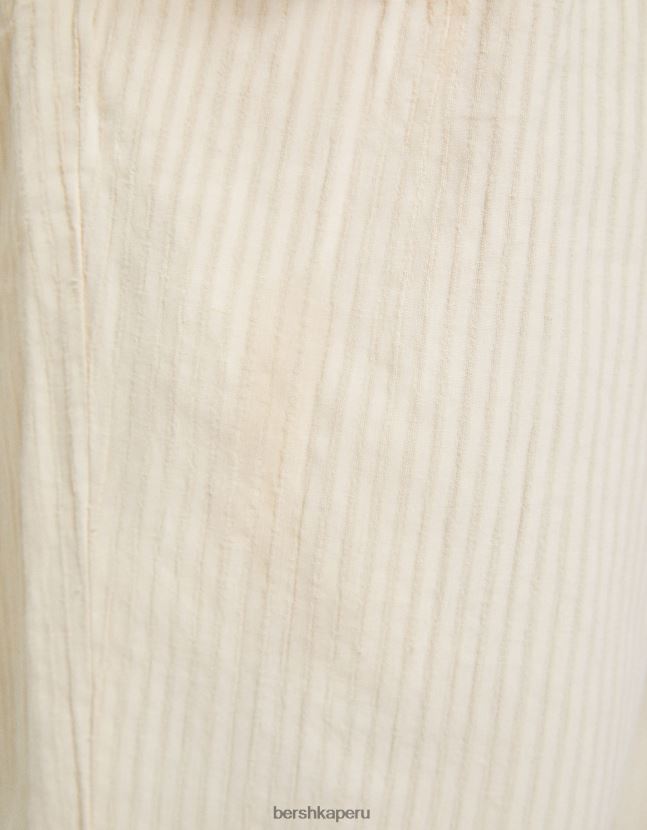 arena Bershka hombres pantalones rectos de algodón con textura 806J6B3252