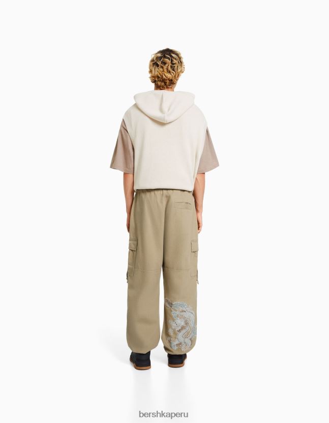 camello Bershka hombres joggers de algodón con bordado 806J6B3263