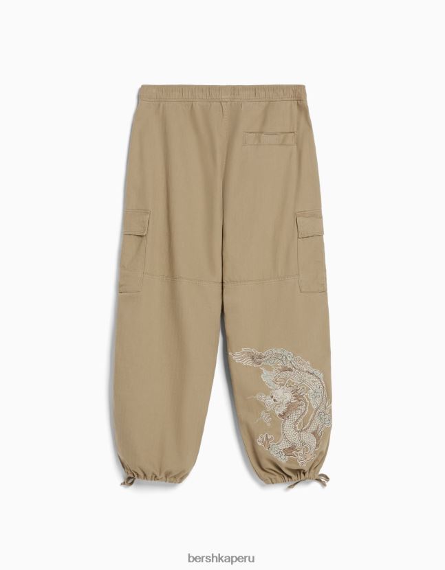 camello Bershka hombres joggers de algodón con bordado 806J6B3263