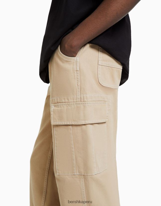 camello Bershka hombres pantalones cargo de pernera ancha con costuras en contraste 806J6B3258