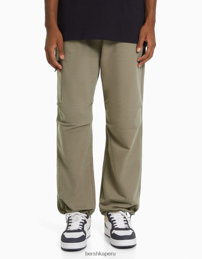 caqui Bershka hombres pantalones de paracaídas de felpa con bolsillos con cremallera 806J6B3233