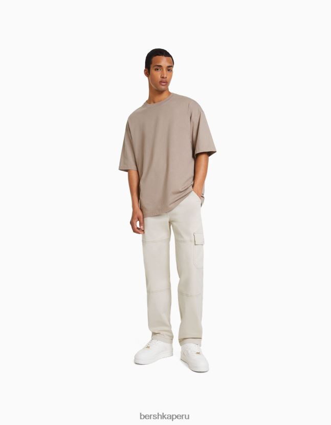 crema Bershka hombres pantalones cargo de pernera ancha con costuras en contraste 806J6B3250