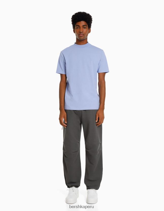 gris Bershka hombres pantalones de paracaídas de felpa con bolsillos con cremallera 806J6B3234