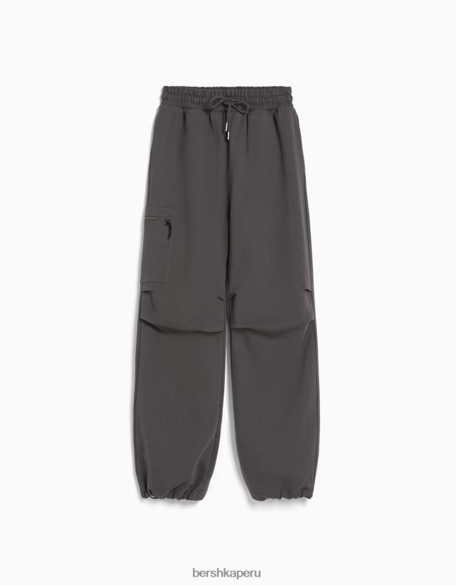 gris Bershka hombres pantalones de paracaídas de felpa con bolsillos con cremallera 806J6B3234