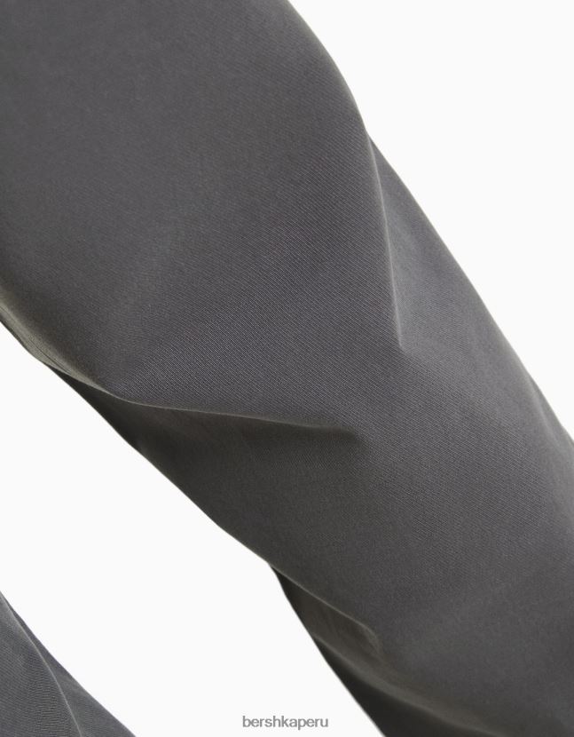 gris oscuro Bershka hombres pantalones cargo de pernera ancha con costuras en contraste 806J6B3249