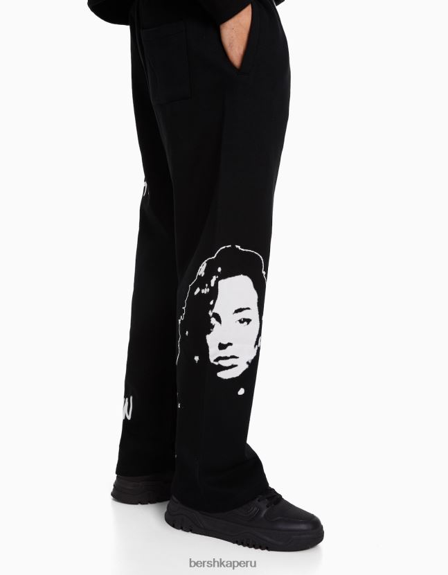 negro Bershka hombres pantalones anchos de felpa con cinturilla elástica y estampado 806J6B3238
