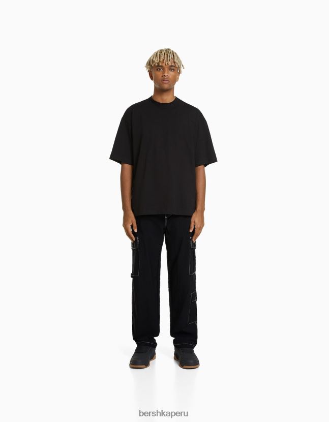 negro Bershka hombres pantalones cargo de nailon con hilo en contraste 806J6B3243