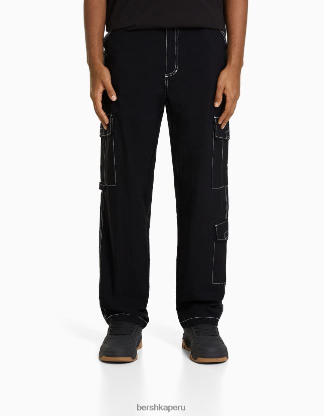 negro Bershka hombres pantalones cargo de nailon con hilo en contraste 806J6B3243