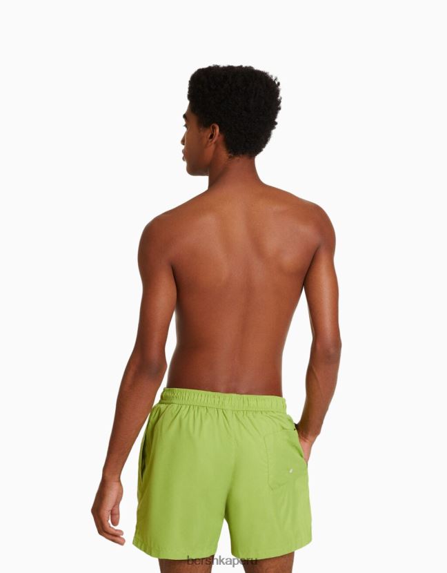 verde Bershka hombres shorts de baño básicos 806J6B3383