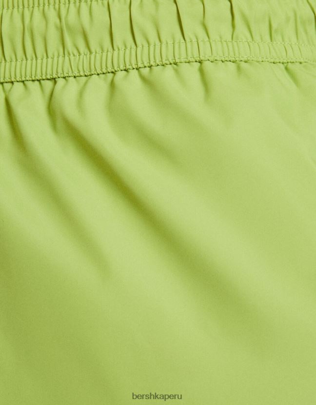 verde Bershka hombres shorts de baño básicos 806J6B3383