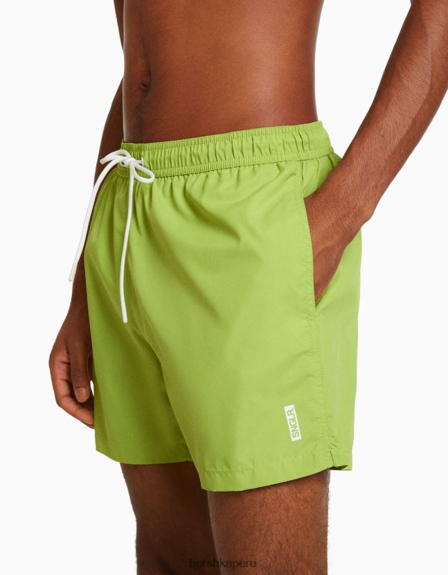 verde Bershka hombres shorts de baño básicos 806J6B3401