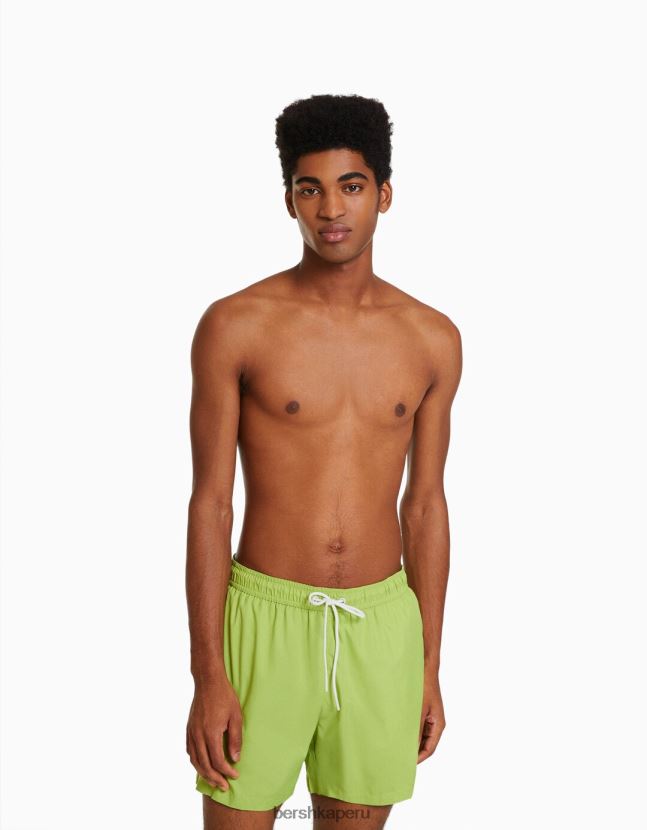 verde Bershka hombres shorts de baño básicos 806J6B3401