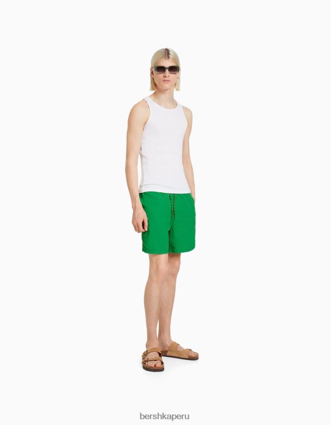 verde Bershka hombres shorts de baño con hilo en contraste 806J6B3408