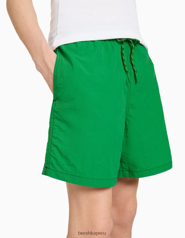verde Bershka hombres shorts de baño con hilo en contraste 806J6B3408