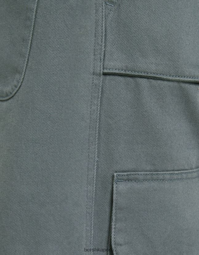 azul Bershka hombres jeans cargo con múltiples bolsillos 806J6B3187