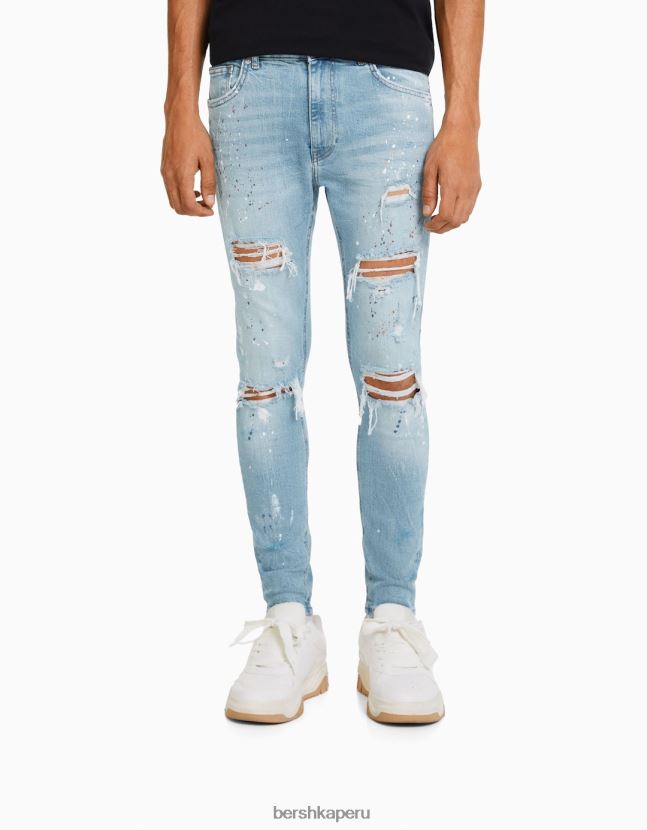 azul claro Bershka hombres skinny jeans rotos con salpicaduras de pintura 806J6B3170