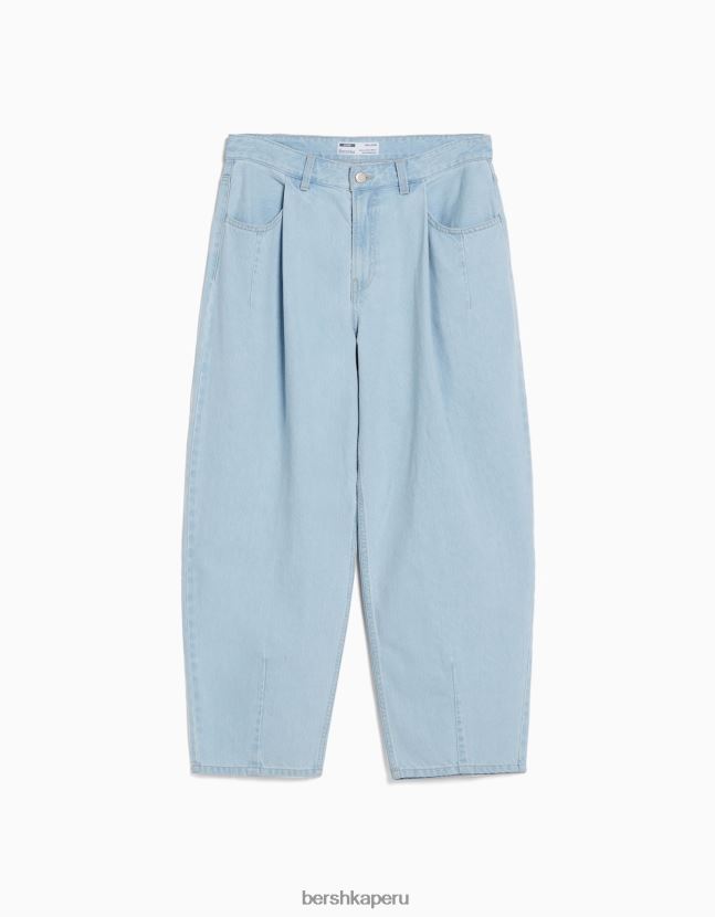 azul claro Bershka hombres vaqueros baggy de corte globo con pliegues 806J6B3173